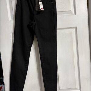 Frank Lyman Design Classic Black Skinny Jeans